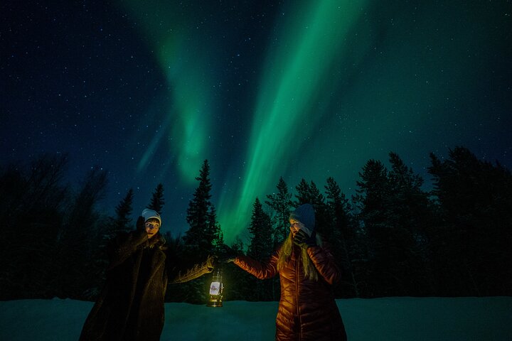 Rovaniemi: Caza de Auroras Boreales 100% Garantizada y Grupo Pequeño
