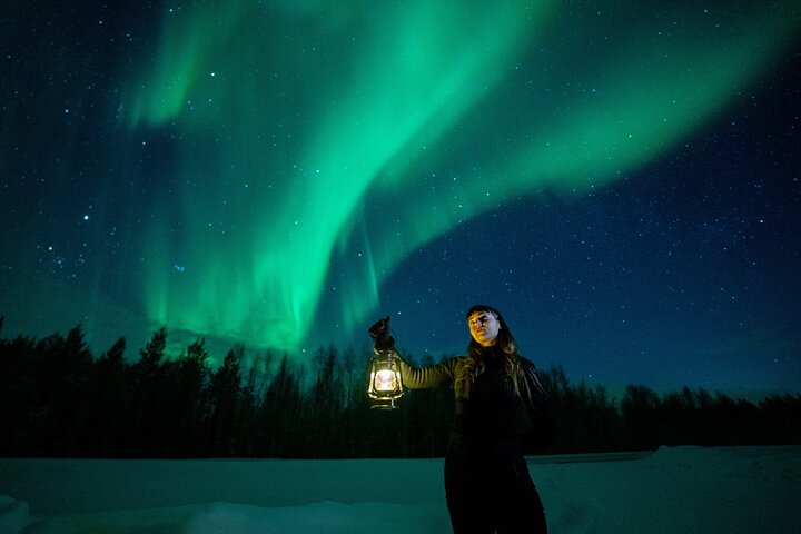 Rovaniemi: Caza de Auroras Boreales 100% Garantizada y Grupo Pequeño