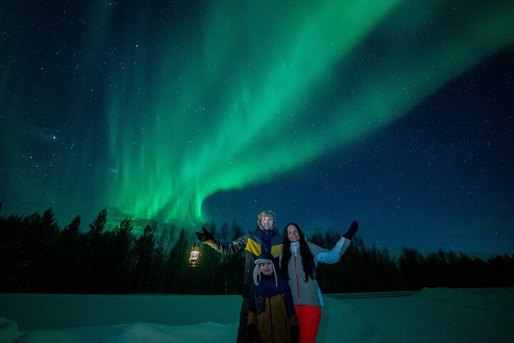 Rovaniemi: Caza de Auroras Boreales 100% Garantizada y Grupo Pequeño