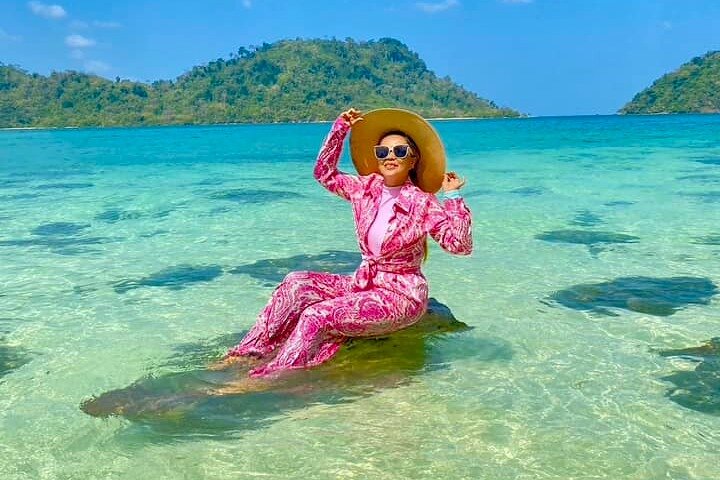 Tour de 7 Ilhas Invisíveis em Koh Lipe por um barco longtail privado