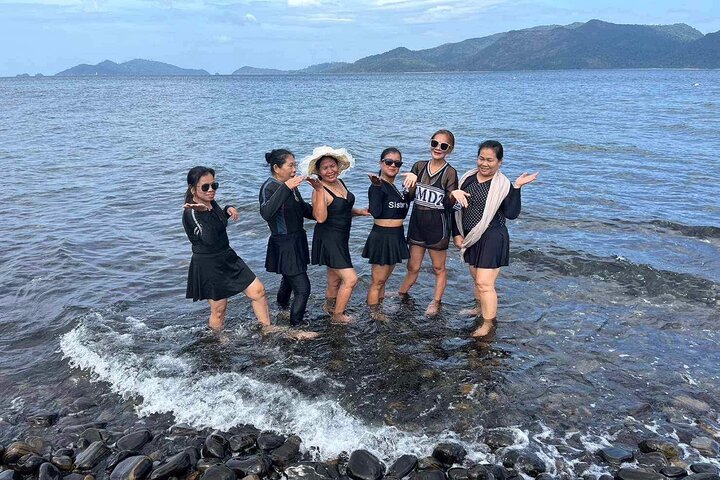 Tour de 7 Ilhas Invisíveis em Koh Lipe por um barco longtail privado