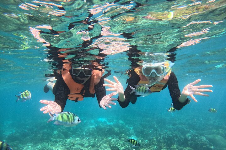Tour de 7 Ilhas Invisíveis em Koh Lipe por um barco longtail privado