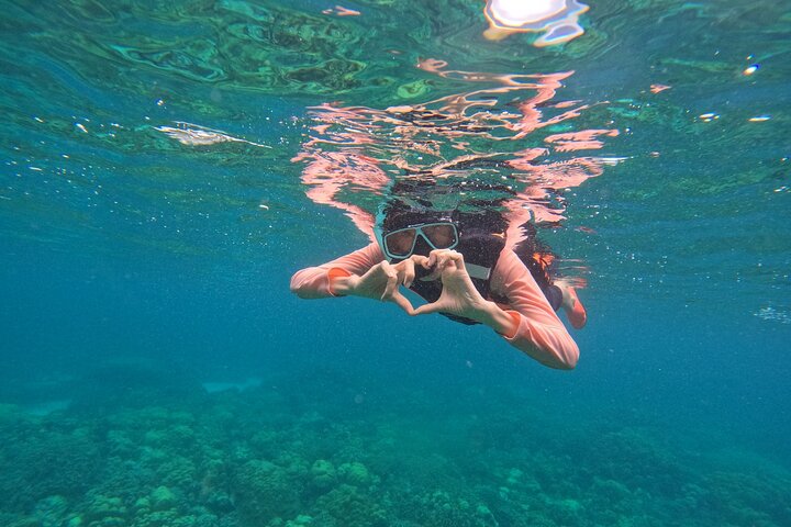 Tour de 7 Ilhas Invisíveis em Koh Lipe por um barco longtail privado