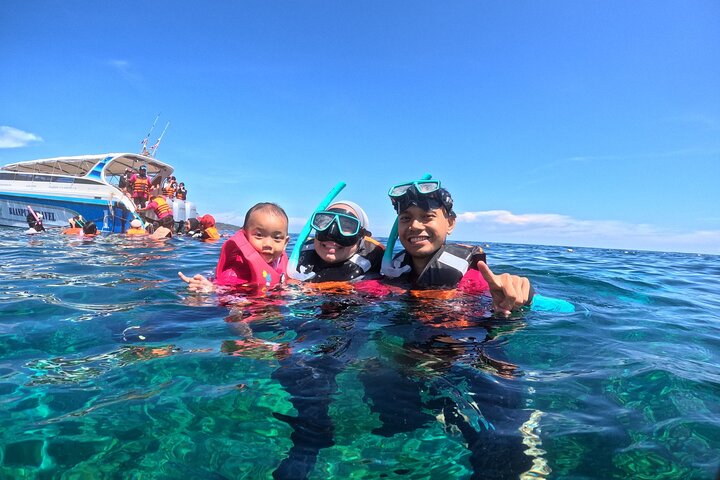Tour de 7 Ilhas Invisíveis em Koh Lipe por um barco longtail privado