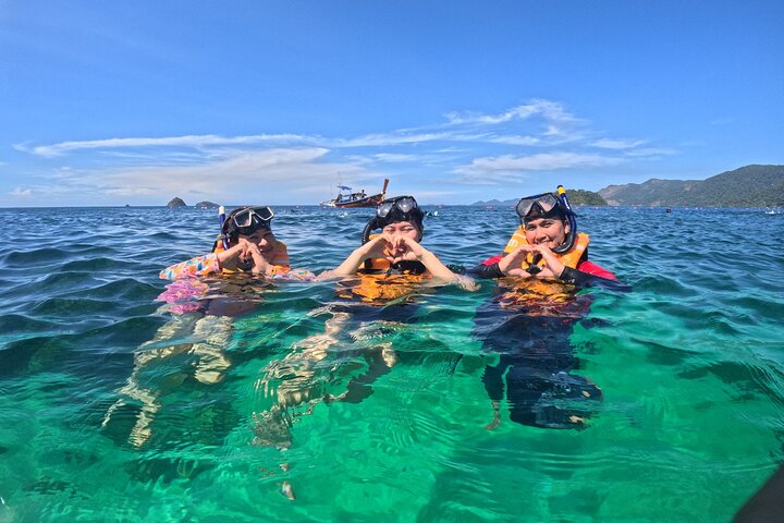 Tour de 7 Ilhas Invisíveis em Koh Lipe por um barco longtail privado