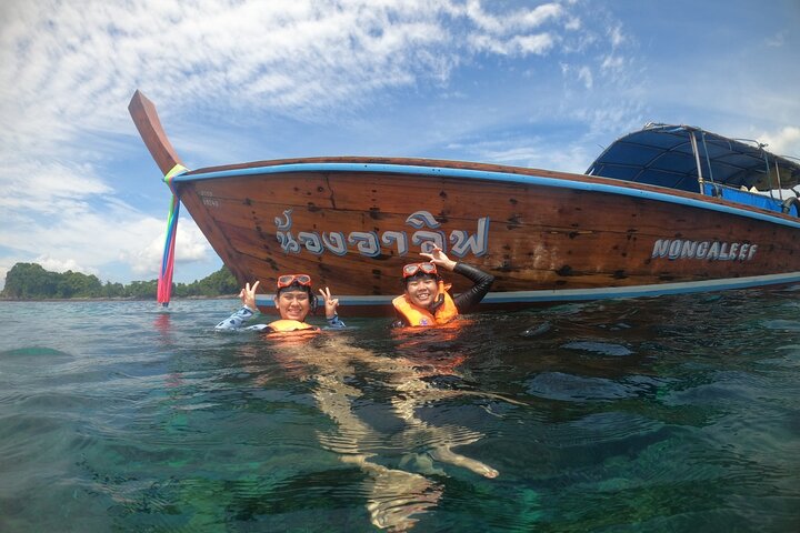 Tour de 7 Ilhas Invisíveis em Koh Lipe por um barco longtail privado