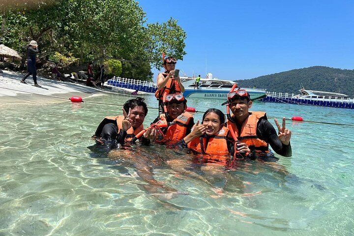 Tour de 7 Ilhas Invisíveis em Koh Lipe por um barco longtail privado