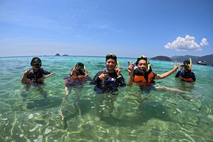 Tour de 7 Ilhas Invisíveis em Koh Lipe por um barco longtail privado