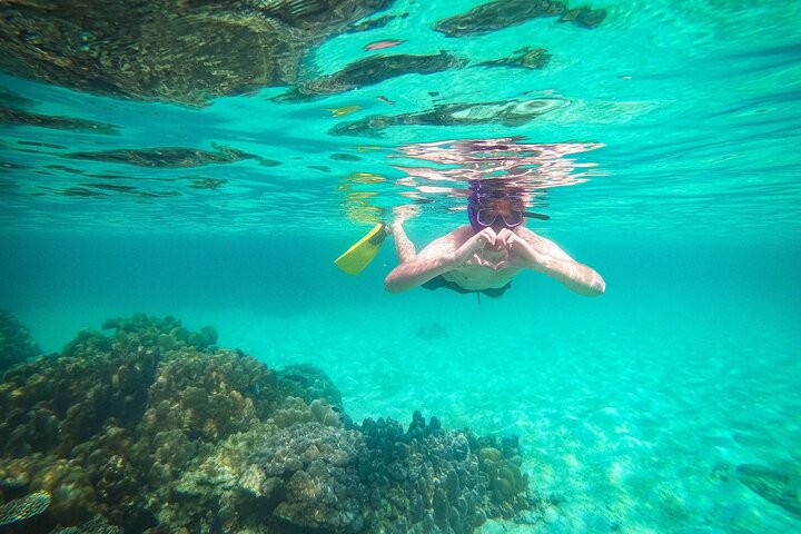 Tour de 7 Ilhas Invisíveis em Koh Lipe por um barco longtail privado