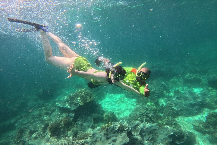 Tour de 7 Ilhas Invisíveis em Koh Lipe por um barco longtail privado