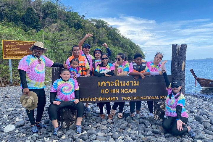 Tour de 7 Ilhas Invisíveis em Koh Lipe por um barco longtail privado