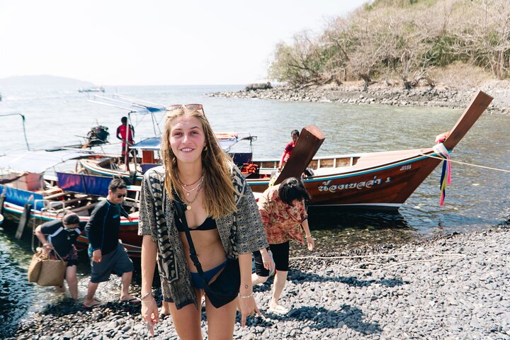 Tour de 7 Ilhas Invisíveis em Koh Lipe por um barco longtail privado
