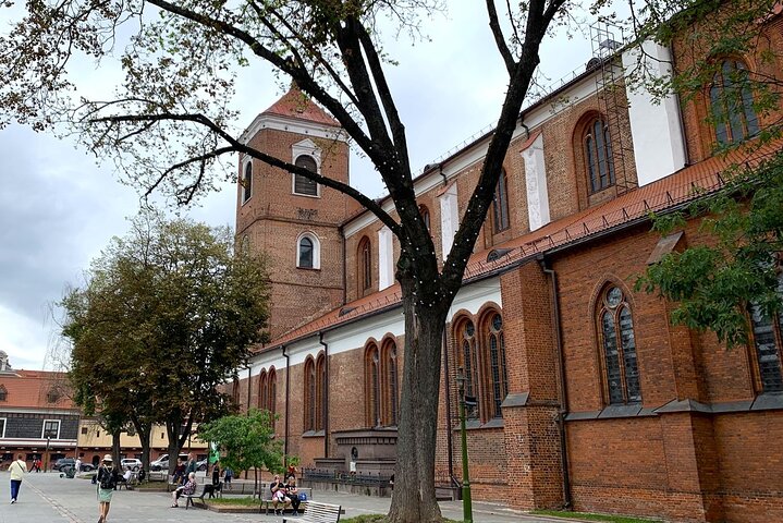 Lo mejor de Kaunas : Un Modernismo e Historia Medieval Visita autoguiada