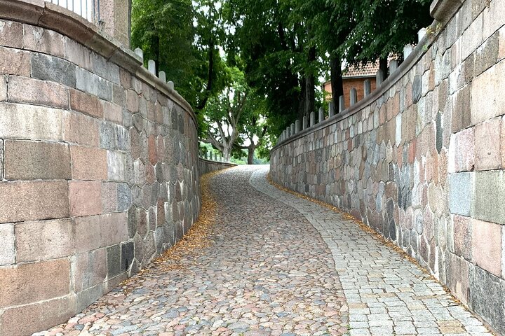 Lo mejor de Kaunas : Un Modernismo e Historia Medieval Visita autoguiada