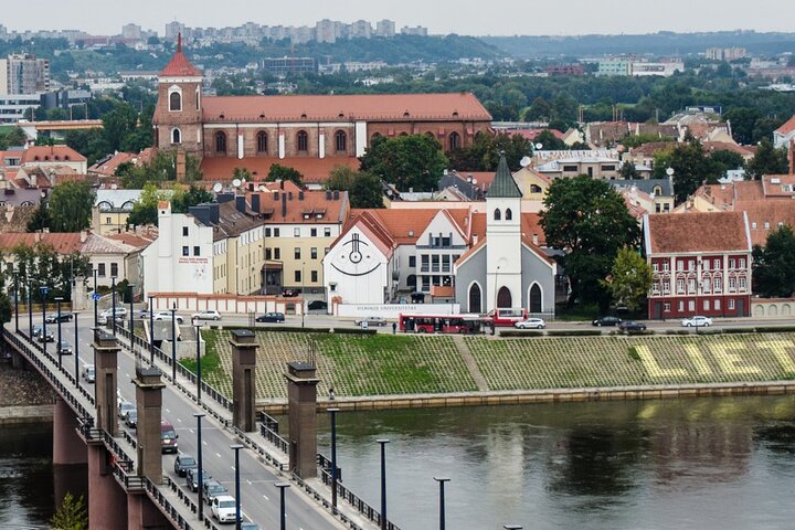 Lo mejor de Kaunas : Un Modernismo e Historia Medieval Visita autoguiada
