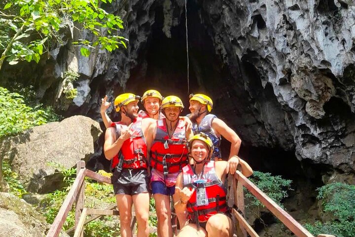 Visite d'une journée de la grotte sombre et de la grotte de Phong Nha