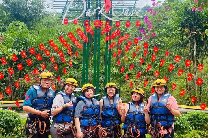 Visite d'une journée de la grotte sombre et de la grotte de Phong Nha