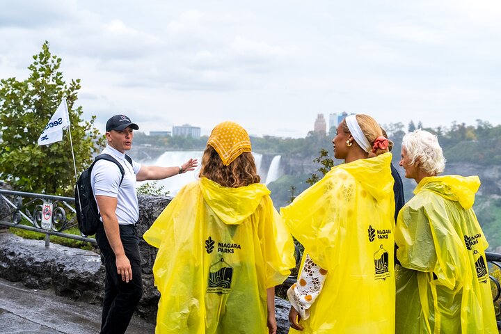 Niagara Falls Boat Cruise and Journey Behind the Falls Tour