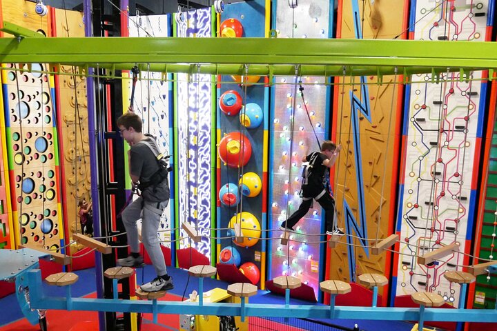Parque de aventuras West Michigan con tirolesa y escalada en cuerdas
