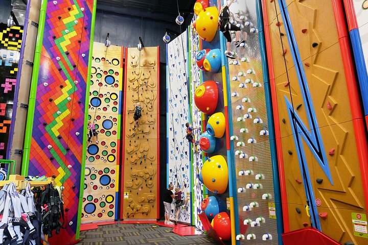 Parque de aventuras West Michigan con tirolesa y escalada en cuerdas