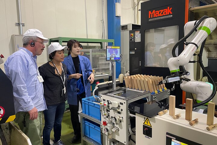 Erstellen Sie Ihr eigenes Taschenmesser in der Miracle Kitchen Knife Factory