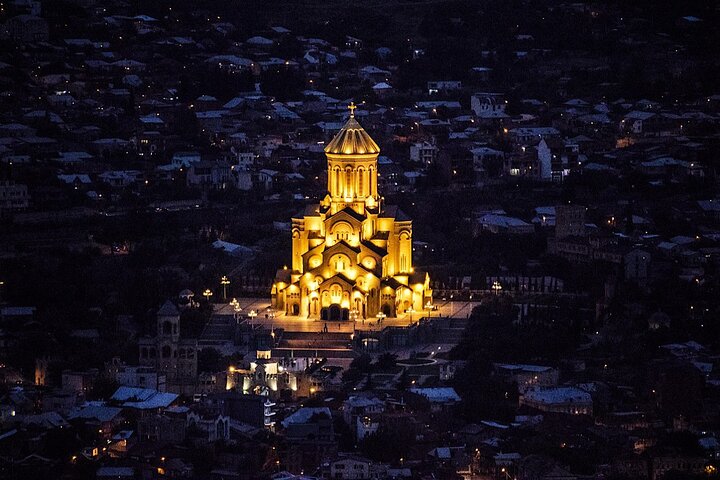 Tbilisi : Cronache private della Georgia, della Santissima Trinità e del Vino