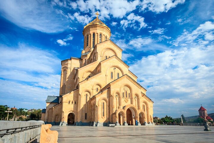 Tbilisi : Cronache private della Georgia, della Santissima Trinità e del Vino