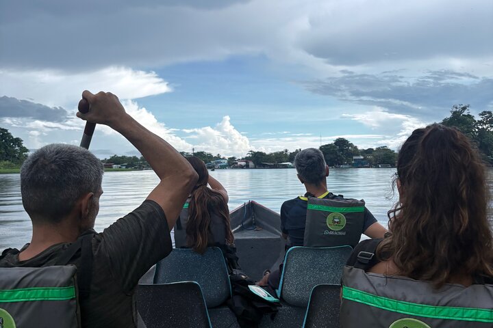 Experiência de canoa e aventura noturna em Tortuguero