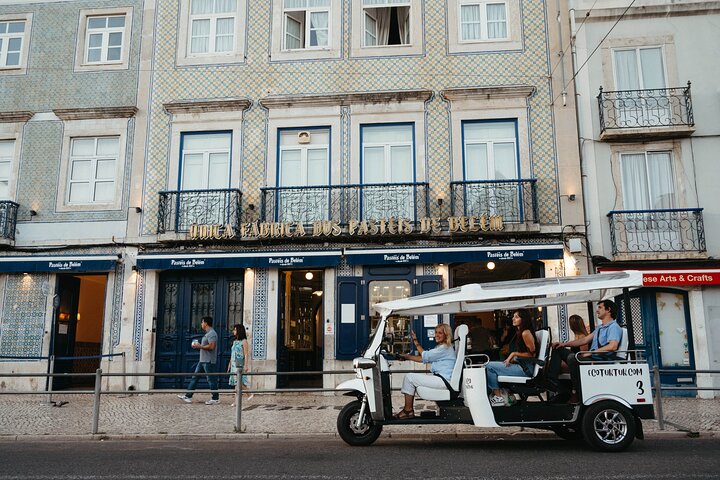 Welcome Tour to Lisbon in Private Eco Tuk Tuk with a Local