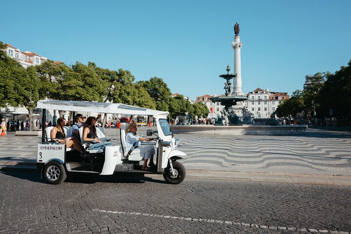 Welcome Tour to Lisbon in Private Eco Tuk Tuk with a Local