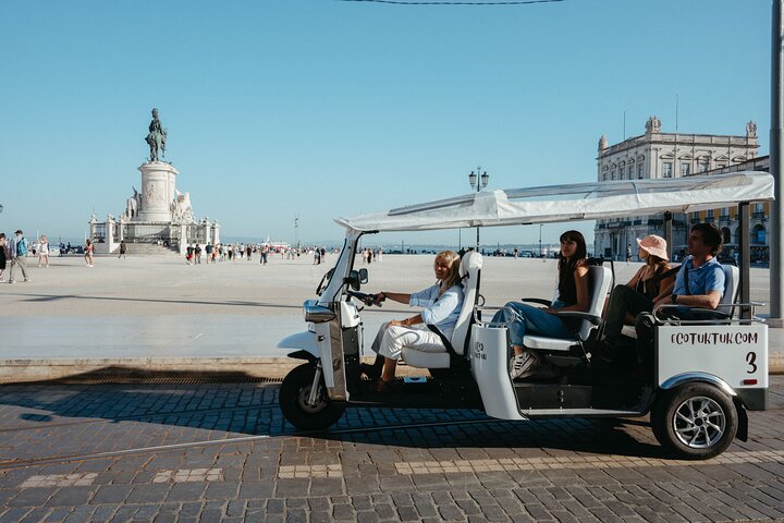 Welcome Tour to Lisbon in Private Eco Tuk Tuk with a Local