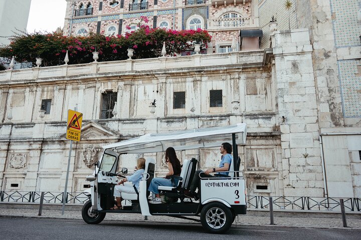 Welcome Tour to Lisbon in Private Eco Tuk Tuk with a Local
