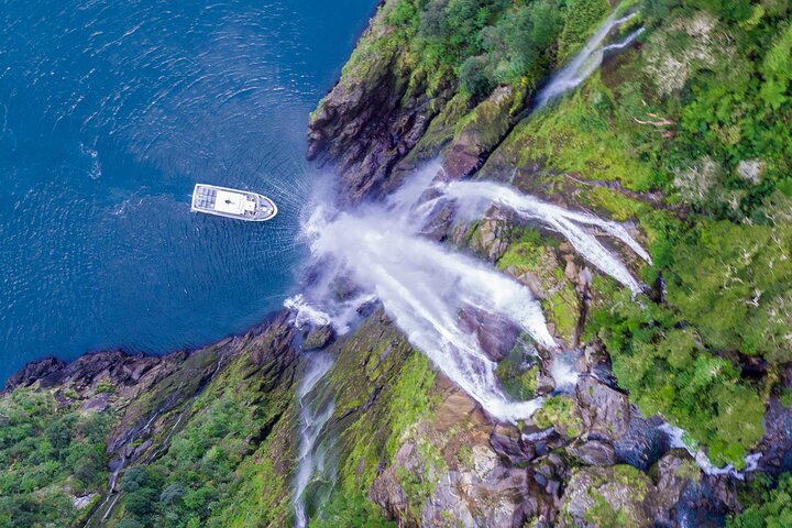 Da Te Anau a Queenstown via Milford Sound Tour con crociera e pranzo