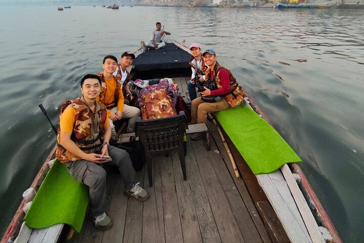 Paseo en barco por Varanasi Sunrise con tour a pie
