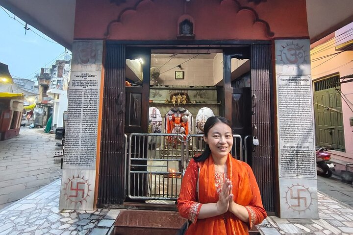 Paseo en barco por Varanasi Sunrise con tour a pie
