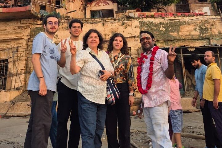 Paseo en barco por Varanasi Sunrise con tour a pie