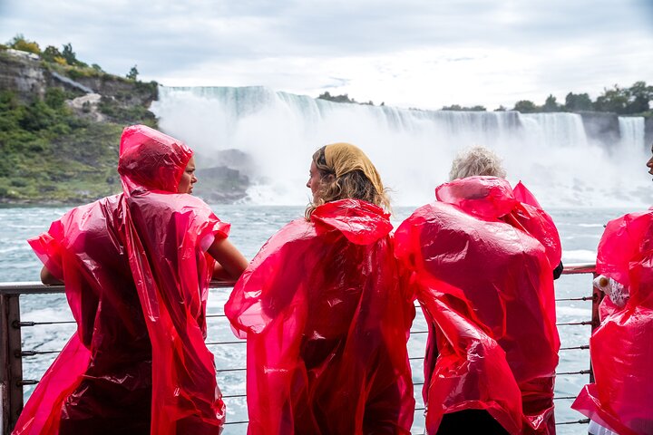 Niagara Falls Boat Cruise and Journey Behind the Falls Tour