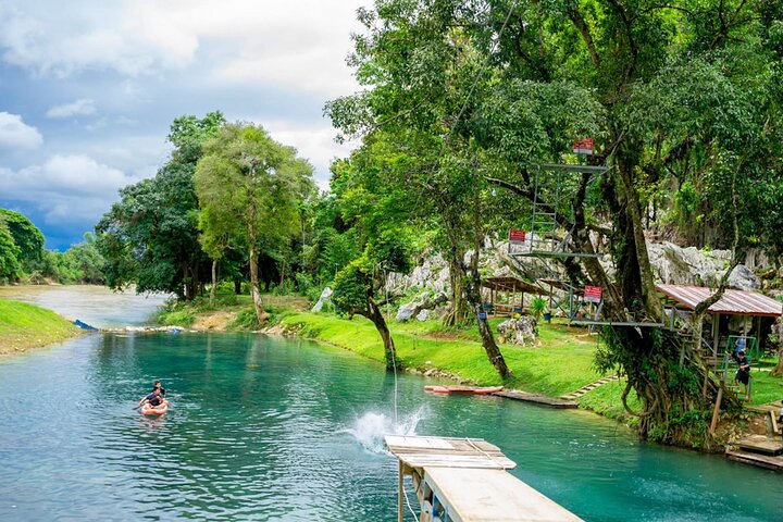 Vang Vieng: Zipline, Cave Tube, Trek, Longtail Boat, lagun 2