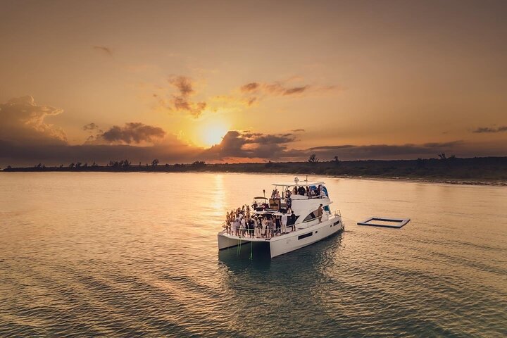 Experiencia privada en yate en Puerto Vallarta con aperitivos y barra libre