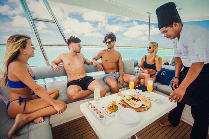 Experiencia privada en yate en Puerto Vallarta con aperitivos y barra libre