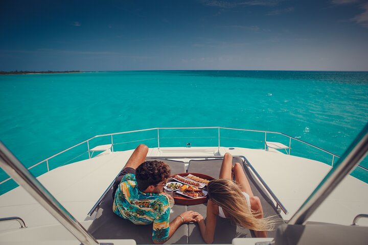 Experiencia privada en yate en Puerto Vallarta con aperitivos y barra libre