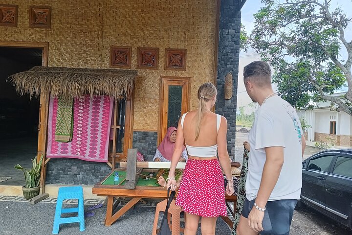 Benang Kelambu & Stokel Cascate e Handweaving Village Tour