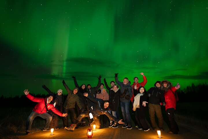 Rovaniemi: Caza de Auroras Boreales 100% Garantizada y Grupo Pequeño