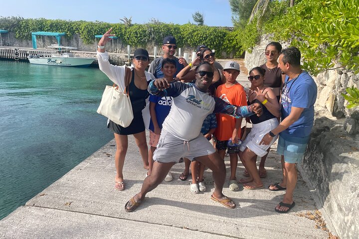 4 Std. Private Tour Insel Hop Schnorchel w / Schildkröten & Schluck Bahama Mamas
