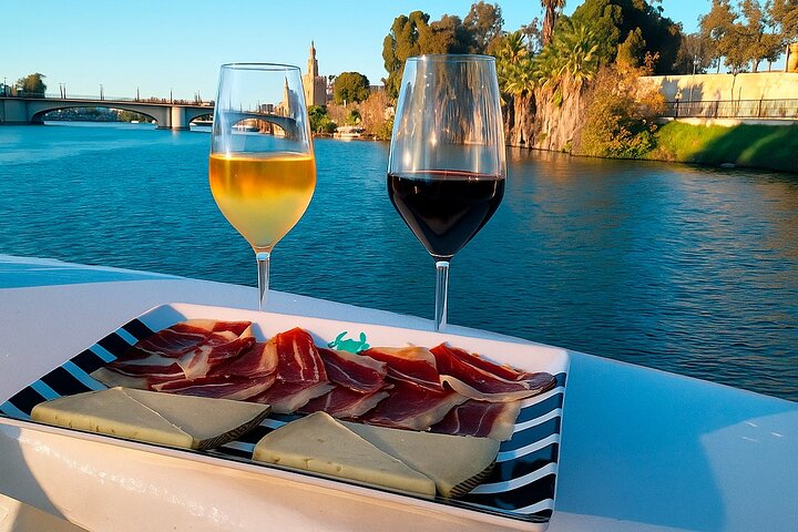 Sevilla : Crucero por el río Guadalquivir con Tapas & Bebida Opcional