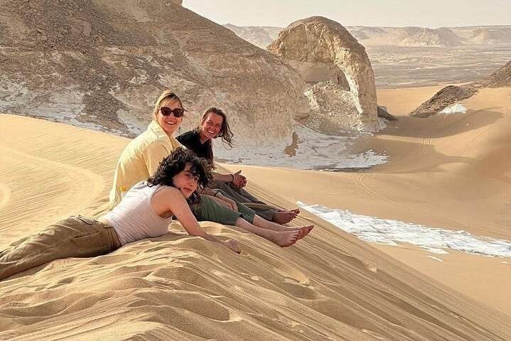 2 - Dag Bahariya Oasis Witte en Zwarte Overnachting Camping Jeep Tour