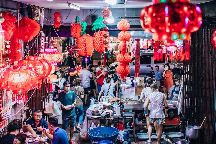 Bangkok Backstreets Food Tour with 15+ Tastings