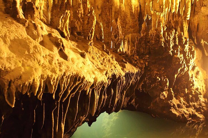 Tesalónica: ciudad de Kastoria Cueva de los Dragones del Monasterio de Mavriotissa