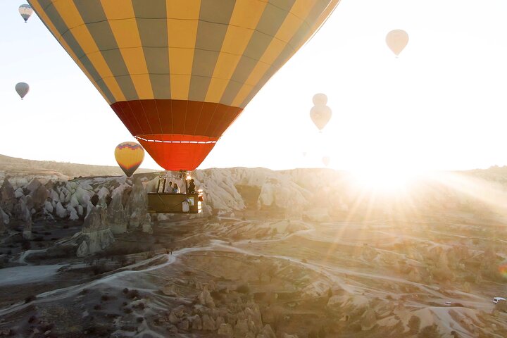 Desde Antalya Pamukkale Vuelo en globo aerostático con almuerzo