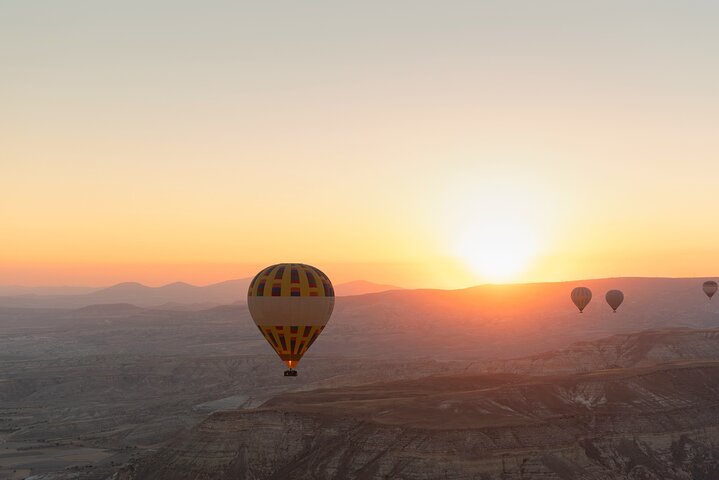 Desde Antalya Pamukkale Vuelo en globo aerostático con almuerzo